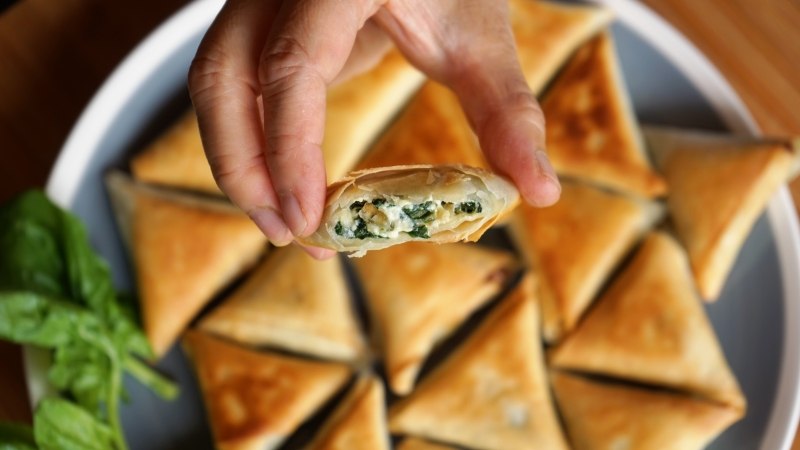 Ricotta & Spinach Samosa Pack of 10 - Image 2